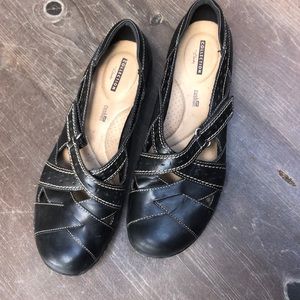 Clark’s black shoes EUC